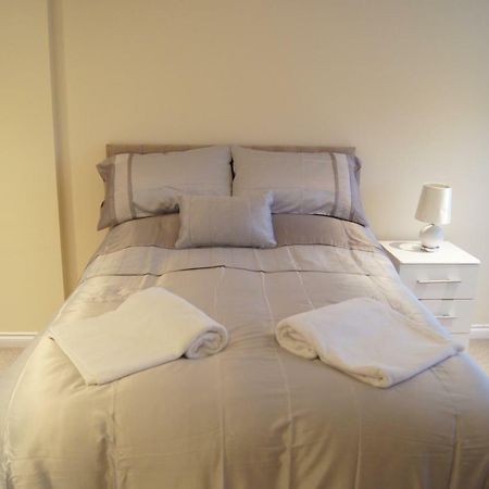 Modern, Cosy Apartment In Bearsden With Private Parking Glasgow Kültér fotó
