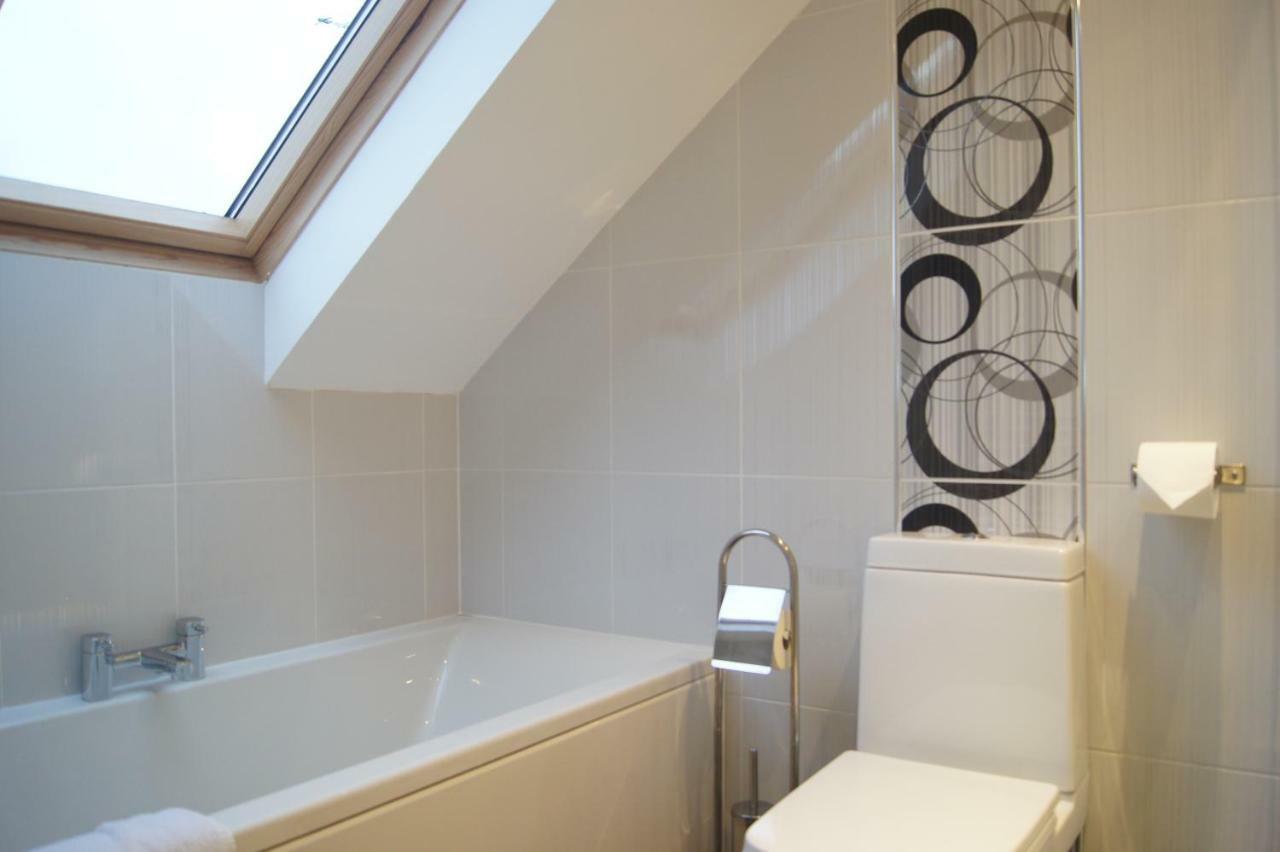 Modern, Cosy Apartment In Bearsden With Private Parking Glasgow Kültér fotó
