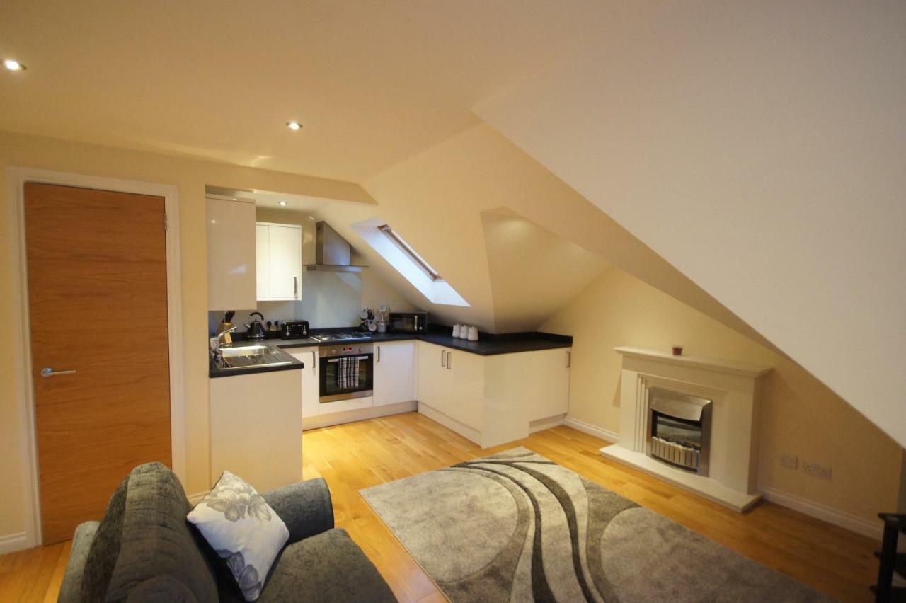 Modern, Cosy Apartment In Bearsden With Private Parking Glasgow Kültér fotó