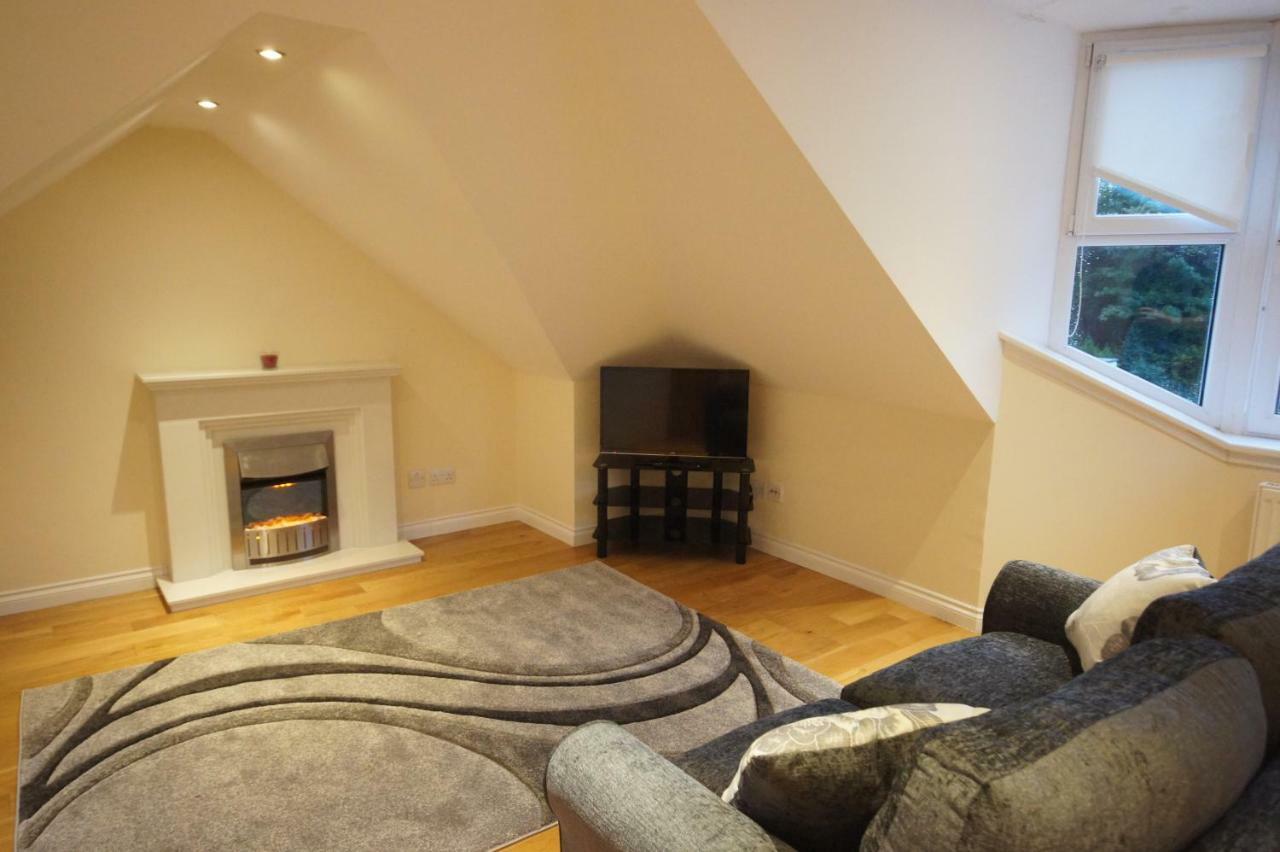 Modern, Cosy Apartment In Bearsden With Private Parking Glasgow Kültér fotó